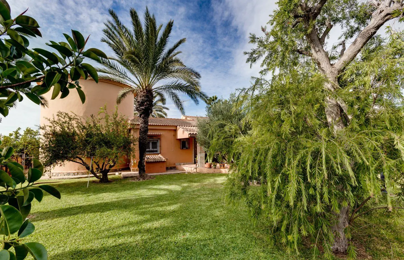 5-bedroom Villa In Torrevieja, Spain (568 M²)
