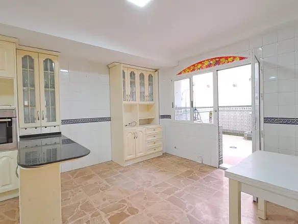 5-bedroom Apartment In Torrevieja, Spain (250 M²)