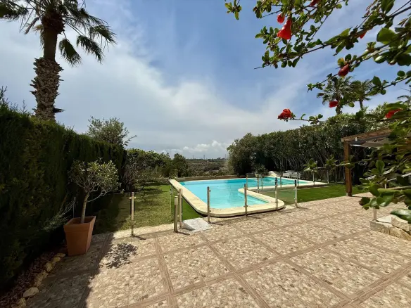 4-bedroom Villa In Orihuela Costa, Spain (137 M²)