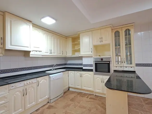 5-bedroom Apartment In Torrevieja, Spain (250 M²)