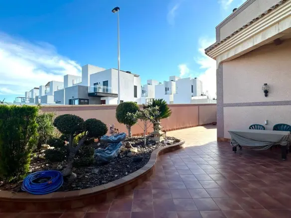 4-bedroom House In Torrevieja, Spain (260 M²)