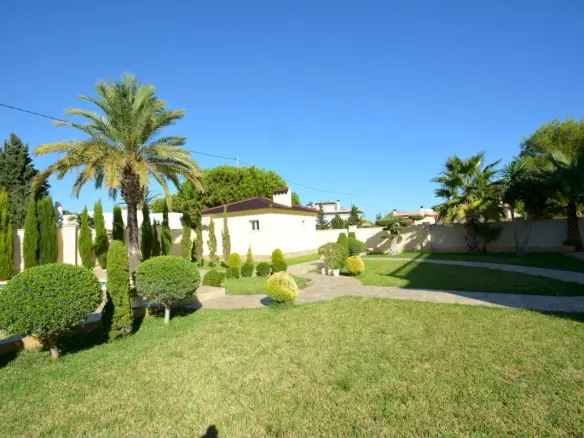 9-bedroom Villa In Cabo Roig, Spain (511 M²)