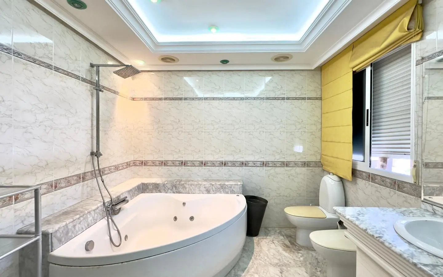 2-bedroom Penthouse In Torrevieja, Spain (195 M²)
