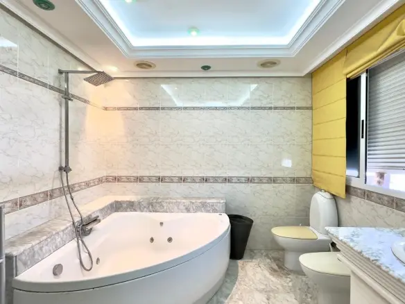 2-bedroom Penthouse In Torrevieja, Spain (195 M²)
