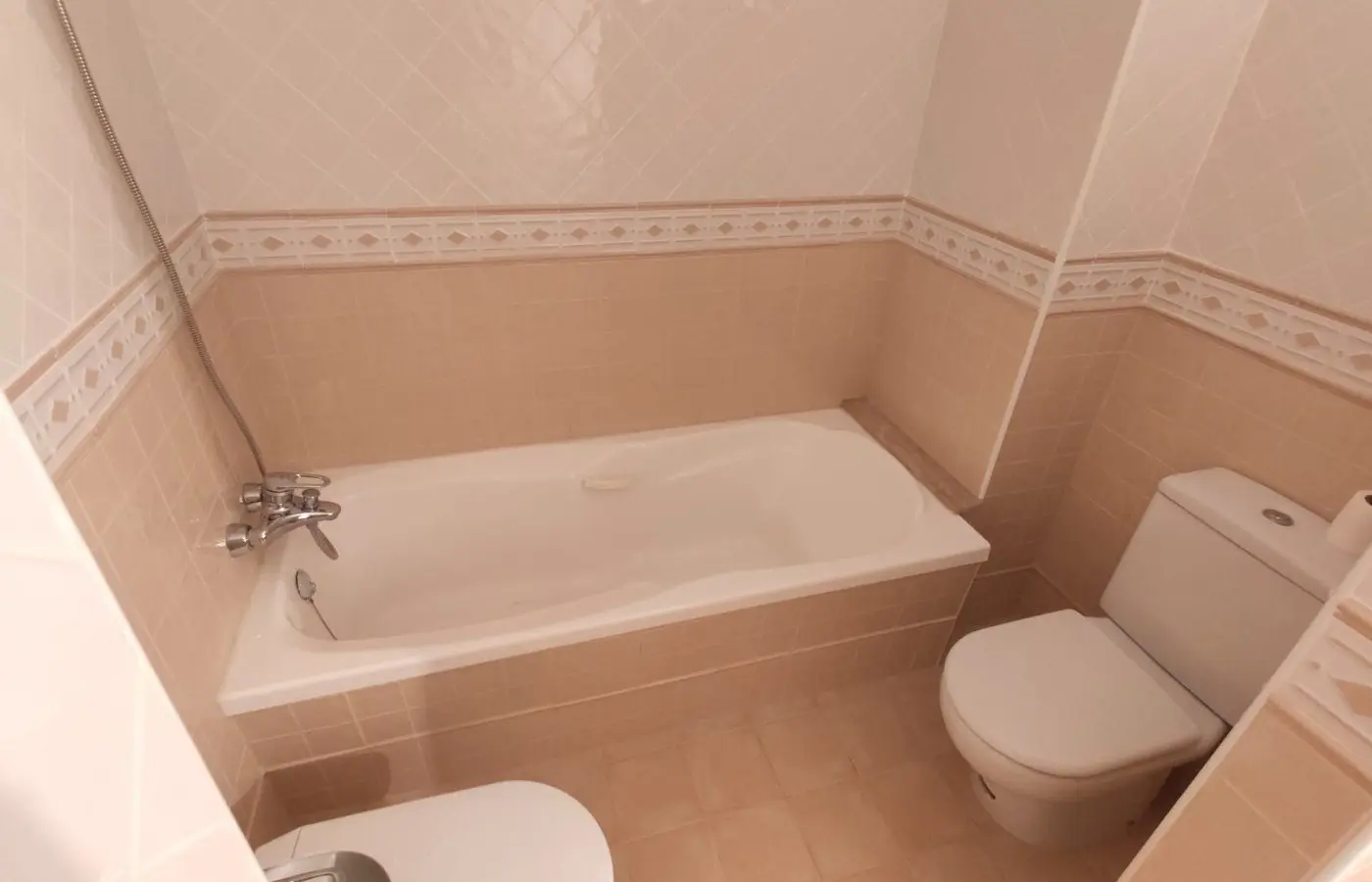 3-bedroom Apartment In Torrevieja, Spain (140 M²)