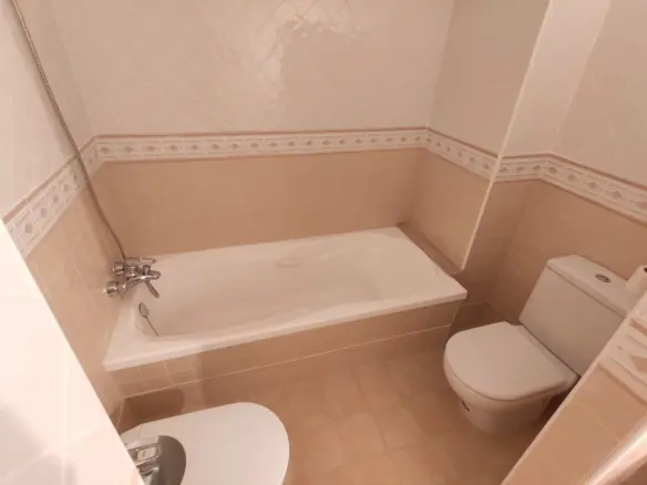 3-bedroom Apartment In Torrevieja, Spain (140 M²)