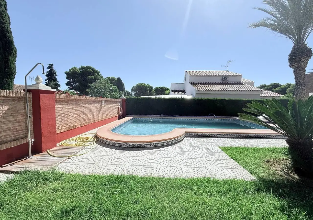 5-bedroom Villa In Pilar De La Horadada, Spain (280 M²)