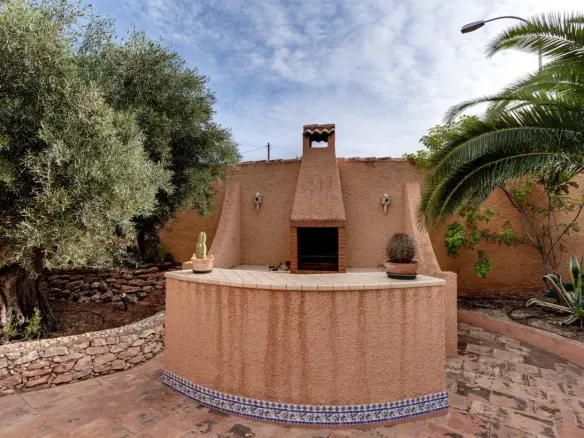 5-bedroom Villa In Torrevieja, Spain (568 M²)