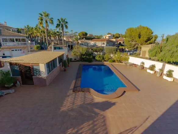 7-bedroom Villa In Torrevieja, Spain (312 M²)