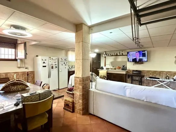 4-bedroom House In Torrevieja, Spain (260 M²)