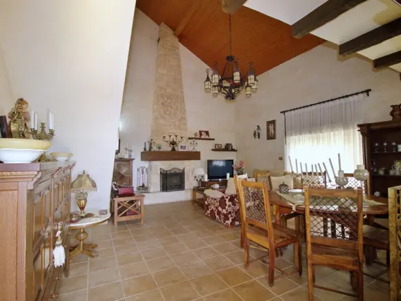 5-bedroom Villa In Elche, Spain (509 M²)