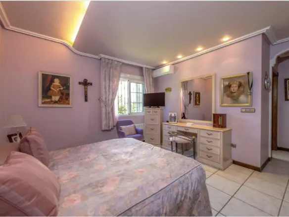 6-bedroom Villa In Torrevieja, Spain (440 M²)