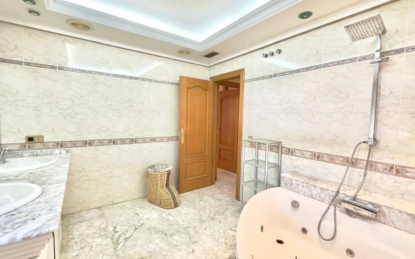 2-bedroom Penthouse In Torrevieja, Spain (195 M²)