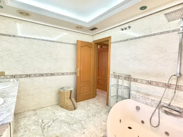 2-bedroom Penthouse In Torrevieja, Spain (195 M²)