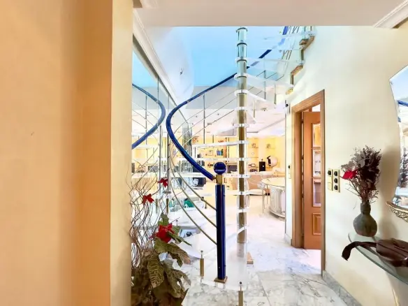 2-bedroom Penthouse In Torrevieja, Spain (195 M²)