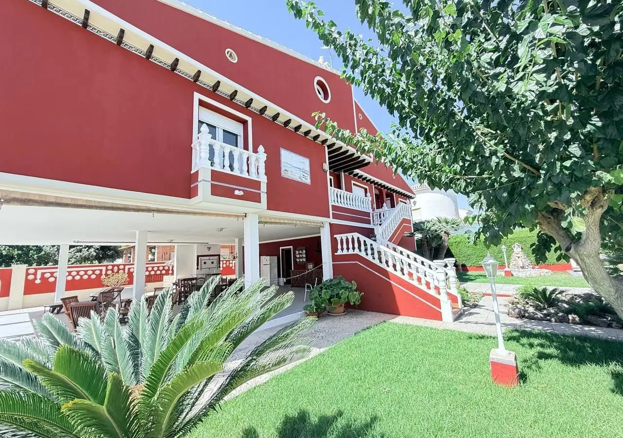 5-bedroom Villa In Pilar De La Horadada, Spain (280 M²)