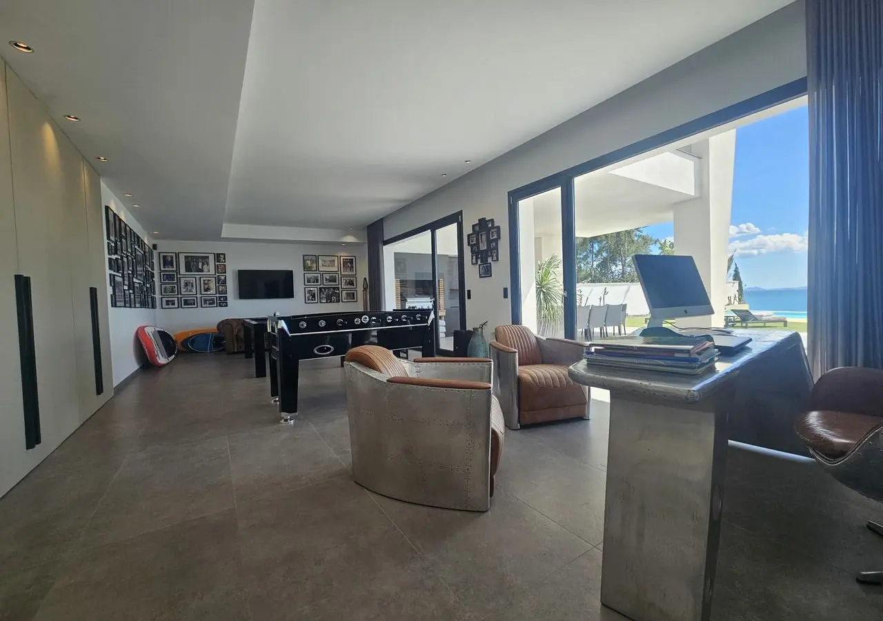 Villa 479 M² In Cabo Roig, Spain – Mediter Real Estate