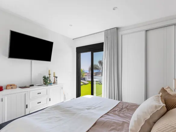 4-bedroom Villa In Torrevieja, Spain