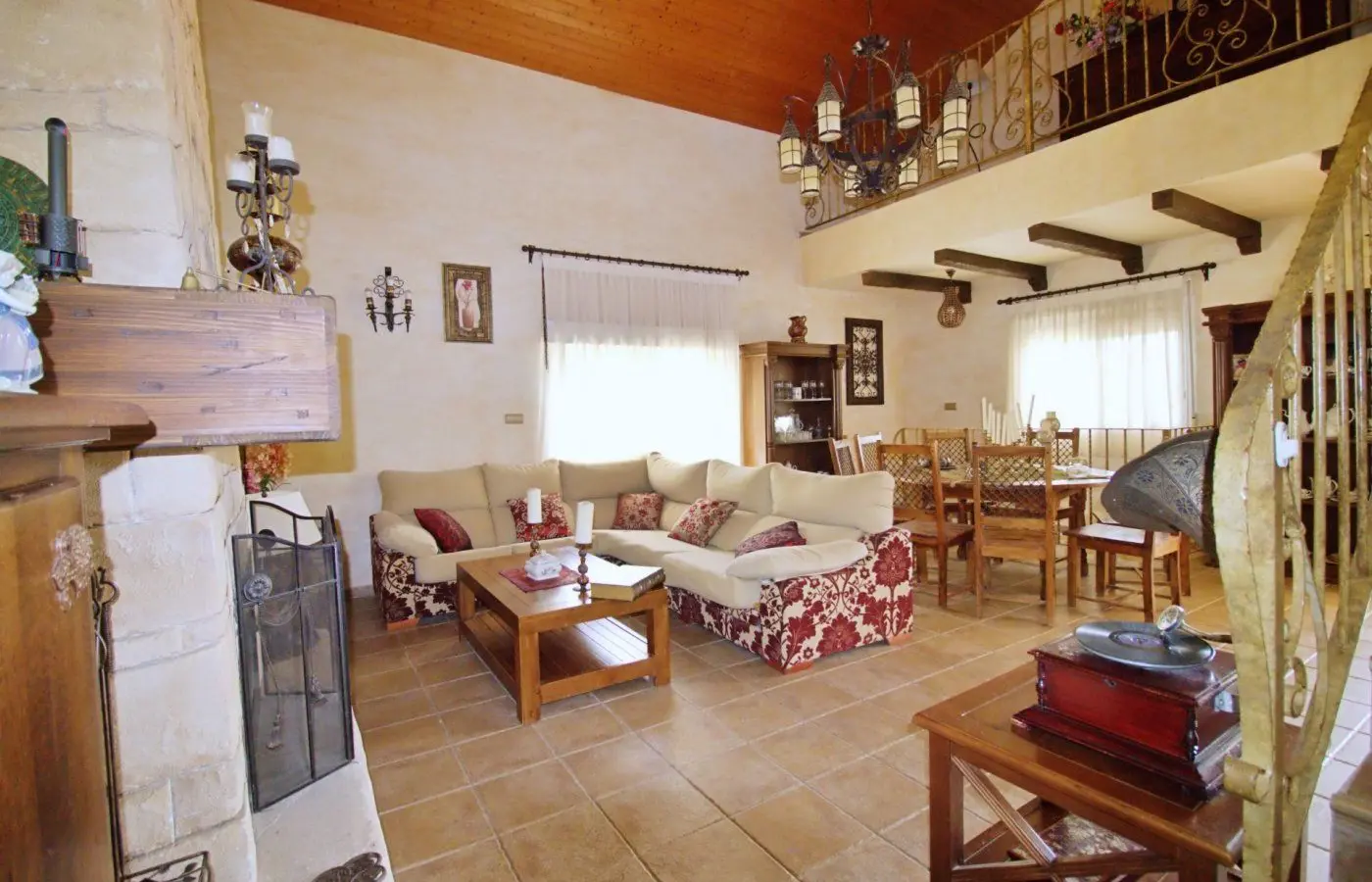 5-bedroom Villa In Elche, Spain (509 M²)