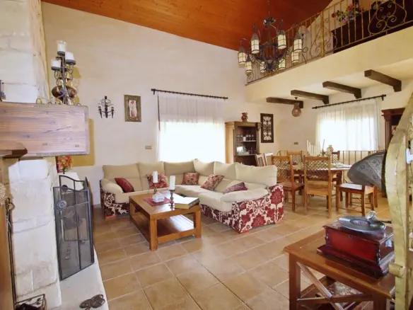 5-bedroom Villa In Elche, Spain (509 M²)