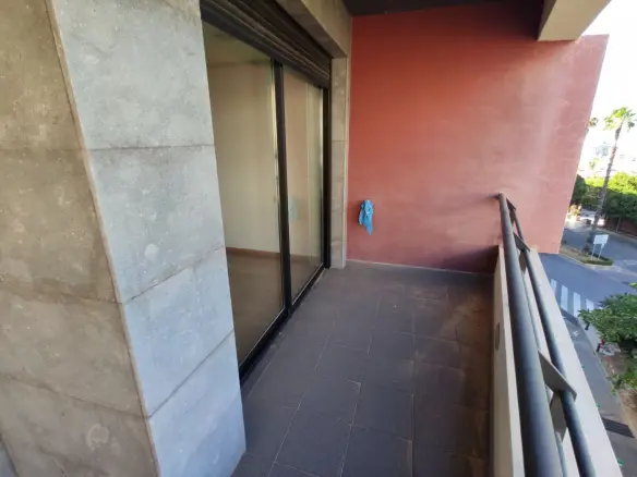 3-bedroom Apartment In Torrevieja, Spain (140 M²)