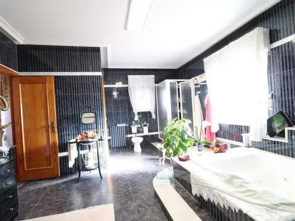 5-bedroom Villa In Torrevieja, Spain (380 M²)