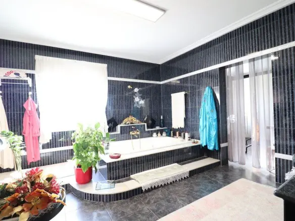 5-bedroom Villa In Torrevieja, Spain (380 M²)
