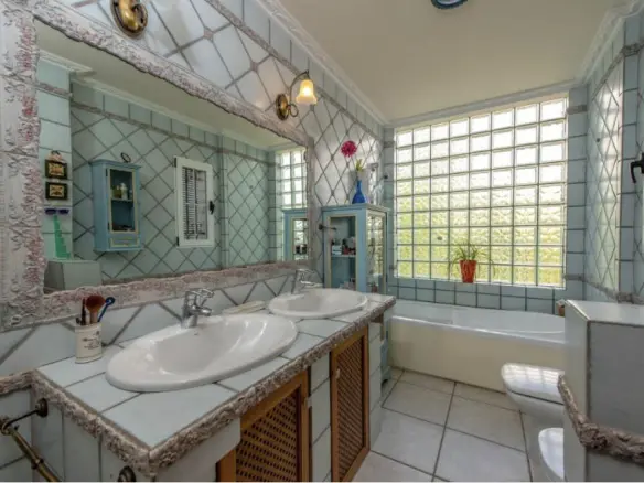 6-bedroom Villa In Torrevieja, Spain (440 M²)