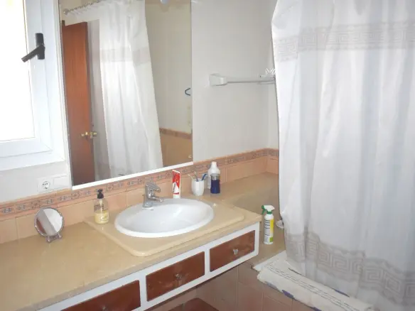 6-bedroom Villa In Guardamar Del Segura, Spain (199 M²)