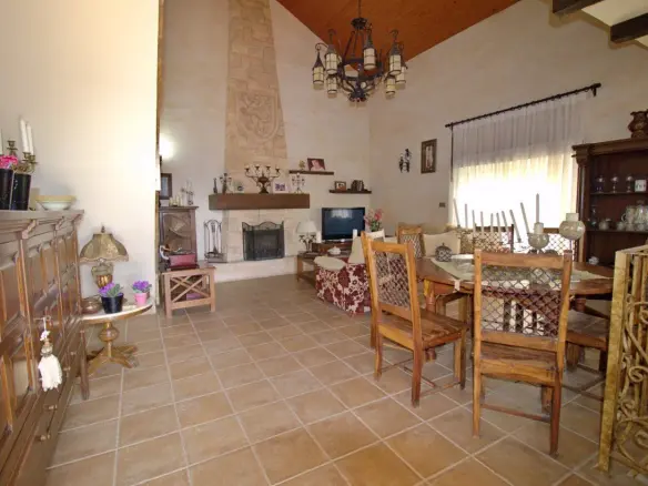 5-bedroom Villa In Elche, Spain (509 M²)