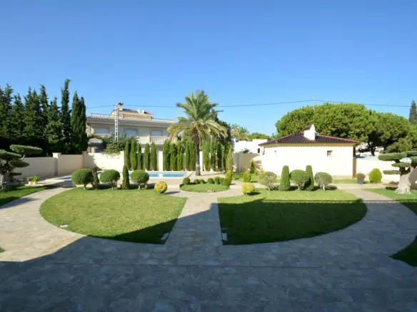 9-bedroom Villa In Cabo Roig, Spain (511 M²)