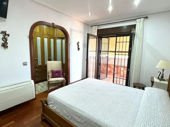 4-bedroom House In Torrevieja, Spain (260 M²)
