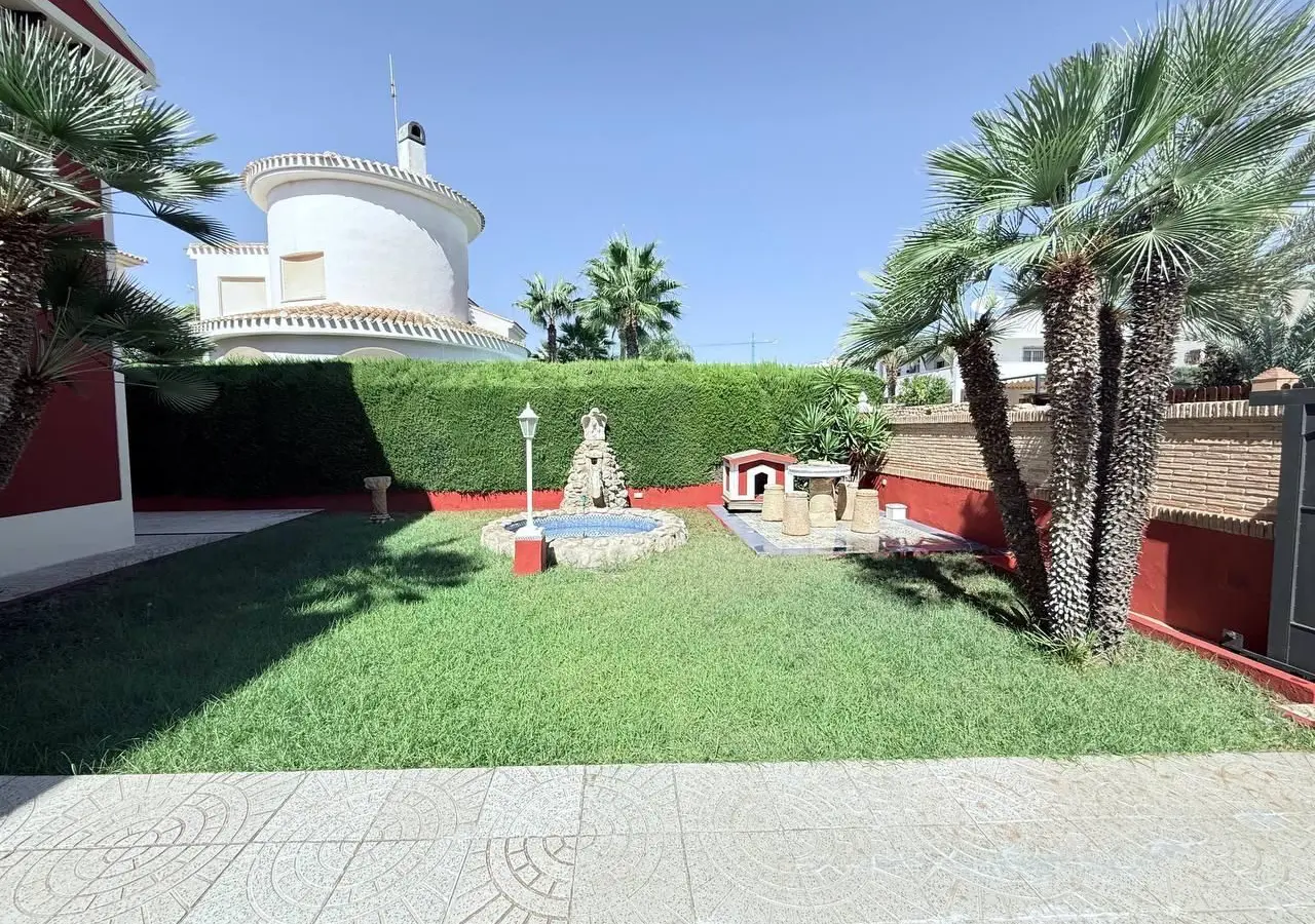 5-bedroom Villa In Pilar De La Horadada, Spain (280 M²)