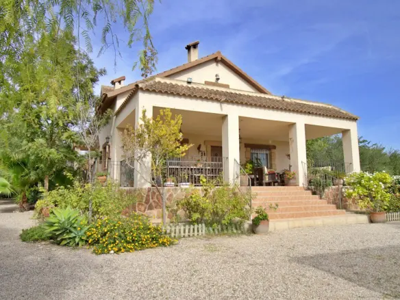 5-bedroom Villa In Elche, Spain (509 M²)