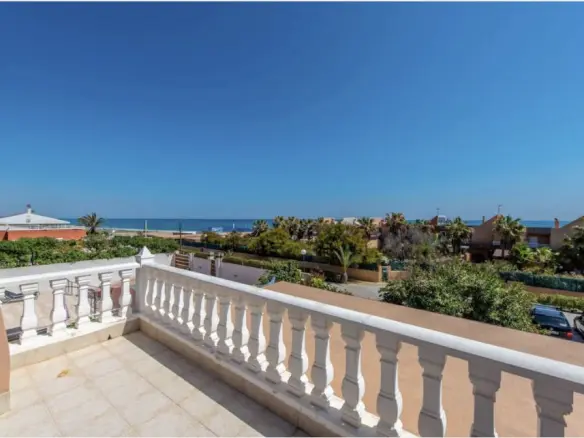 6-bedroom Villa In Torrevieja, Spain (440 M²)