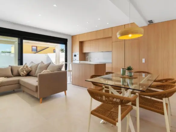 3-bedroom Villa In Torrevieja, Spain (270 M² Plot)