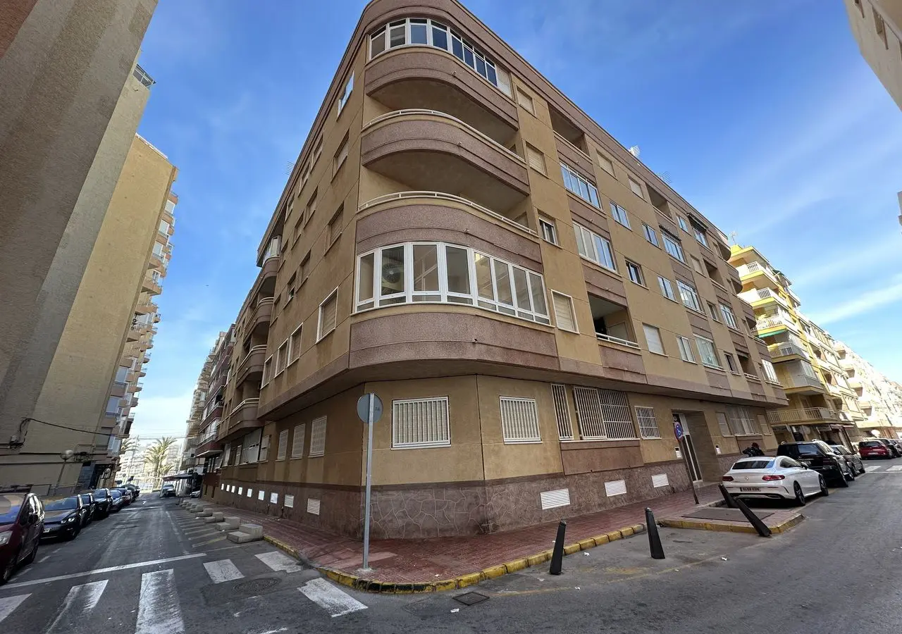 2-bedroom Apartment In Torrevieja, Spain (82 M²)