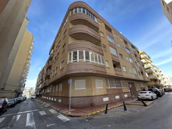 2-bedroom Apartment In Torrevieja, Spain (82 M²)