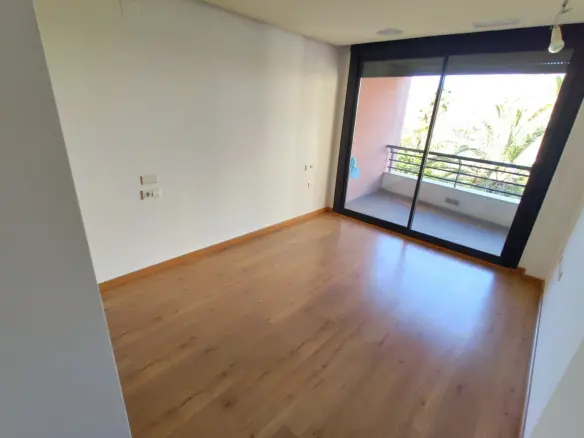 3-bedroom Apartment In Torrevieja, Spain (140 M²)