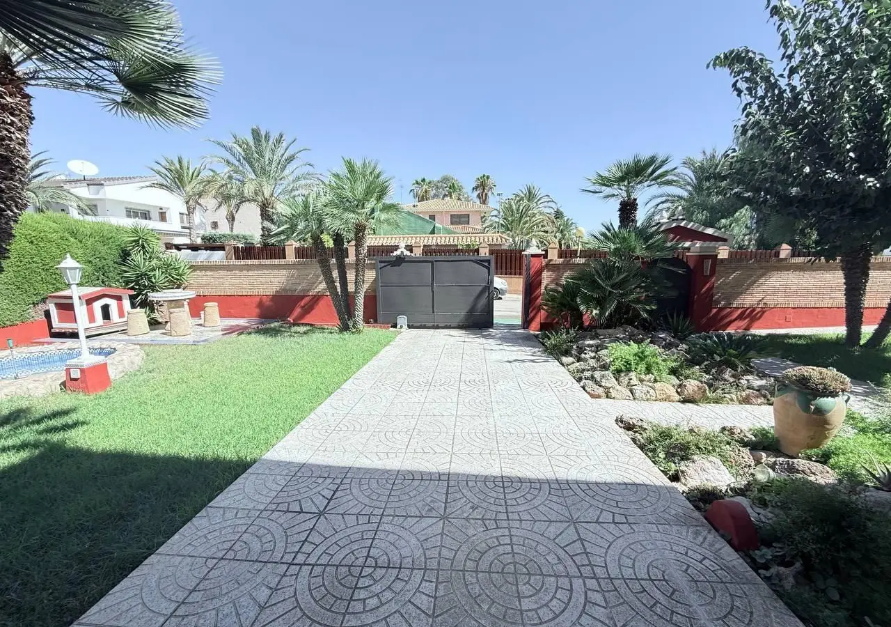 5-bedroom Villa In Pilar De La Horadada, Spain (280 M²)