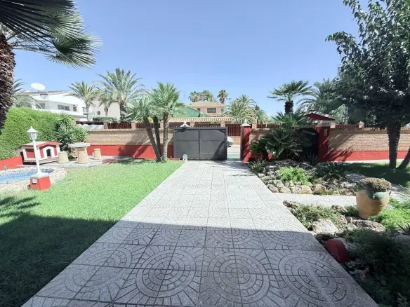 5-bedroom Villa In Pilar De La Horadada, Spain (280 M²)