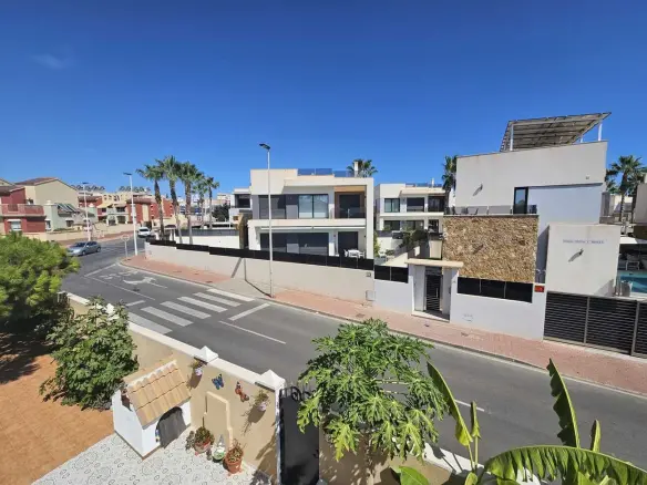 3-bedroom Villa In Torrevieja, Spain (74 M²)