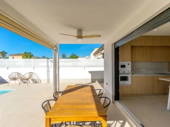 3-bedroom Villa In Torrevieja, Spain (270 M² Plot)