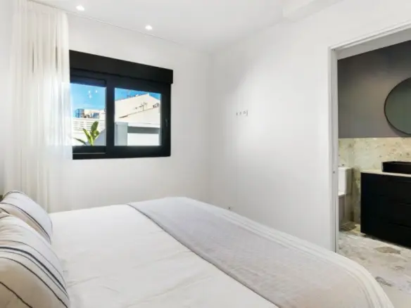 3-bedroom Villa In Torrevieja, Spain (270 M² Plot)