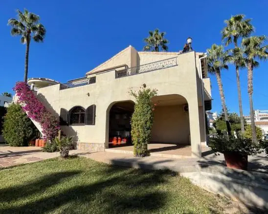 3-bedroom Villa In Villamartin, Spain (140 M²)