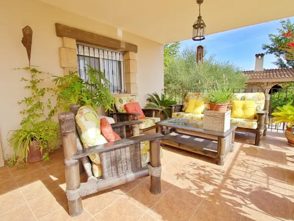 5-bedroom Villa In Elche, Spain (509 M²)