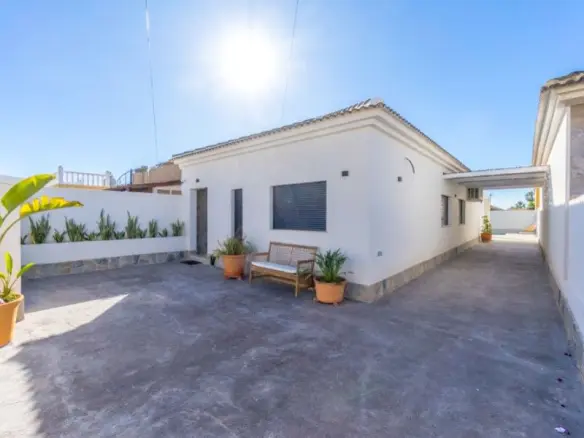 3-bedroom Villa In Torrevieja, Spain (270 M² Plot)