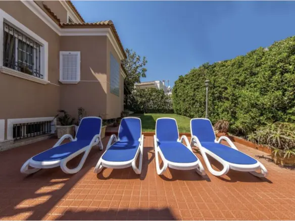 6-bedroom Villa In Torrevieja, Spain (440 M²)