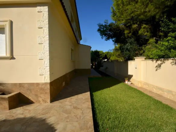 9-bedroom Villa In Cabo Roig, Spain (511 M²)
