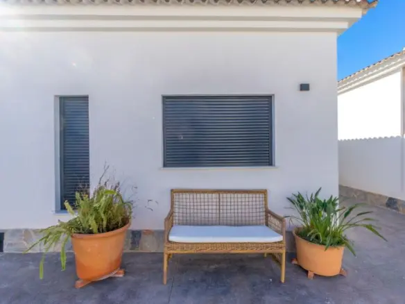 3-bedroom Villa In Torrevieja, Spain (270 M² Plot)